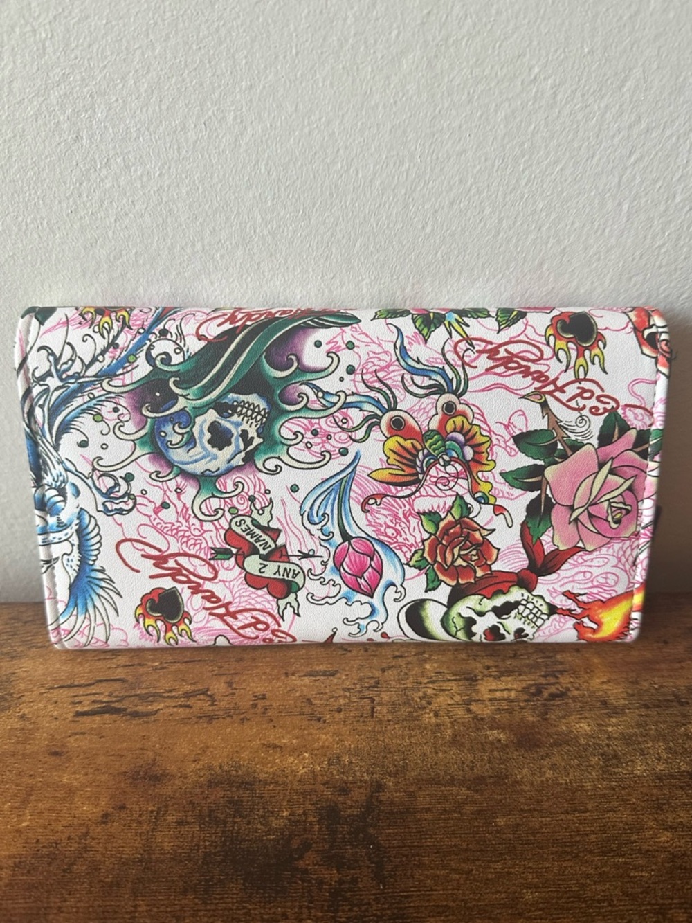 Ed Hardy White & Pink Tattoo-Inspired Skeleton Women’s Long Wallet Fold Out NWT - Picture 4 of 6